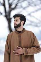 معطف بني فاتح مطرز مغلق | ليس معطفًا طويلًا