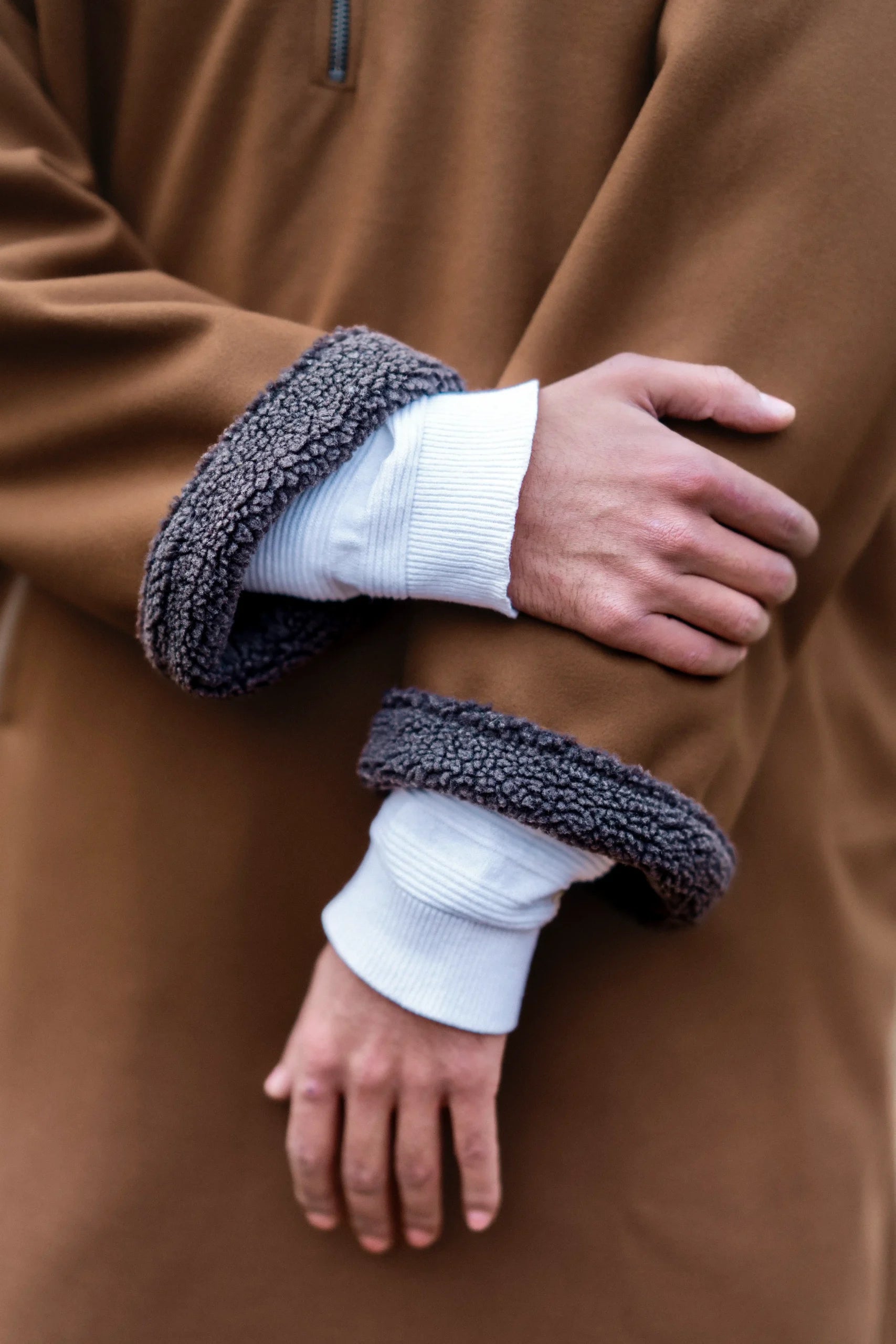 معطف صوف مغلق بلون الخردل المائل للصفرة | ليس معطفًا من الصوف