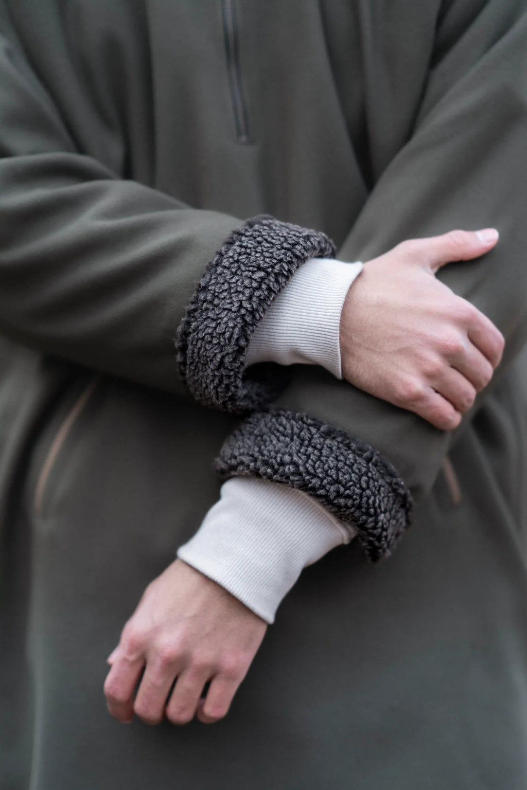 معطف صوف زيتوني باهت مغلق | ليس معطفًا من الصوف