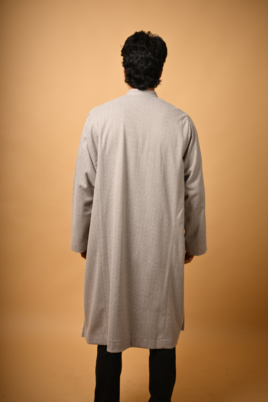 فيران رمادي كريمي بنقشة متعرجة