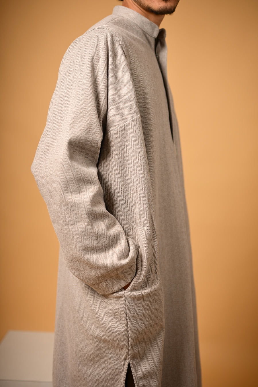 فيران رمادي كريمي بنقشة متعرجة