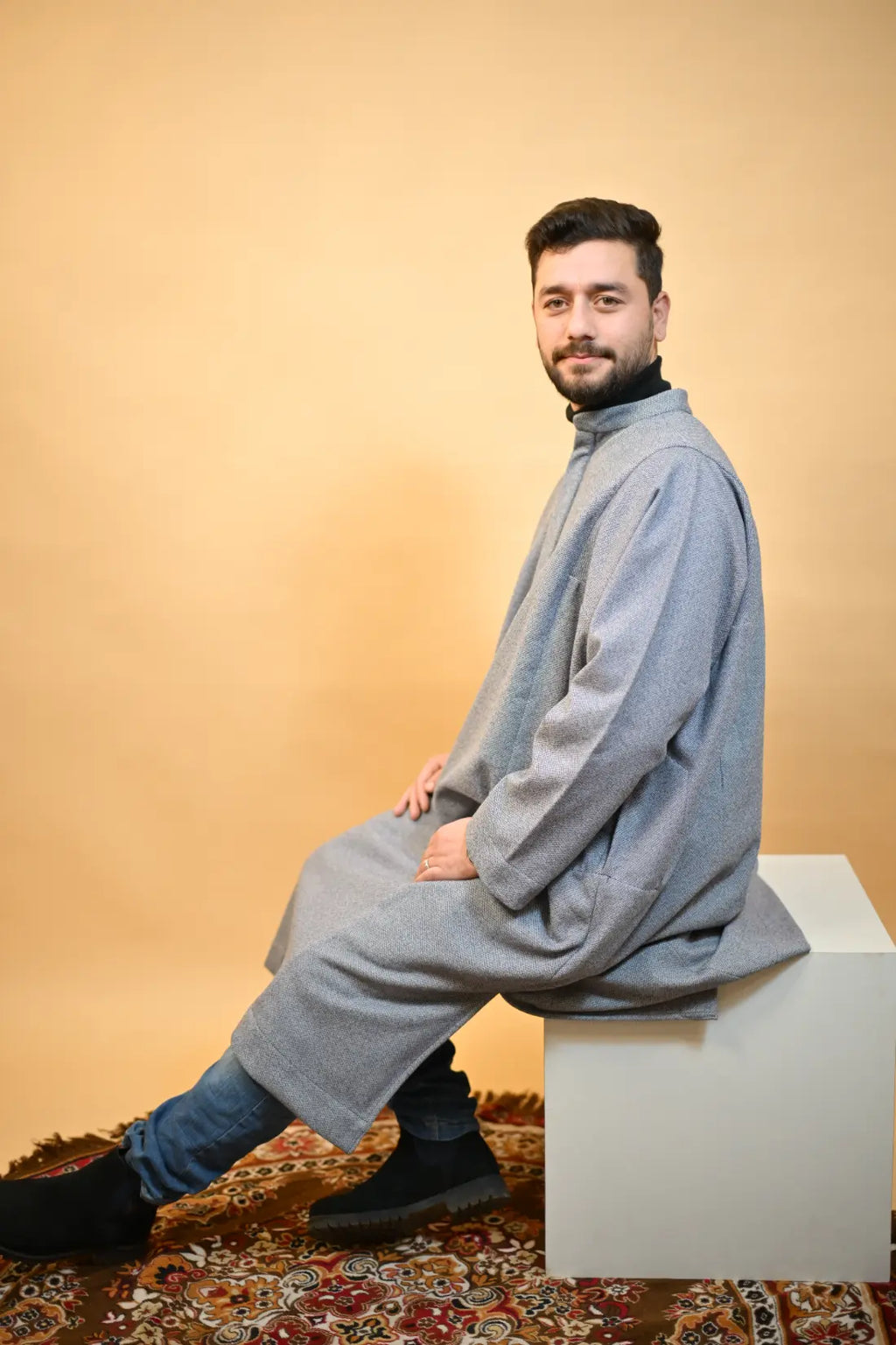 Grey Dotted Kashmiri Pheran