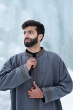 معطف رمادي فاتح مطرز مغلق | ليس معطفًا طويلًا