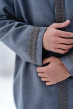 معطف رمادي فاتح مطرز مغلق | ليس معطفًا طويلًا
