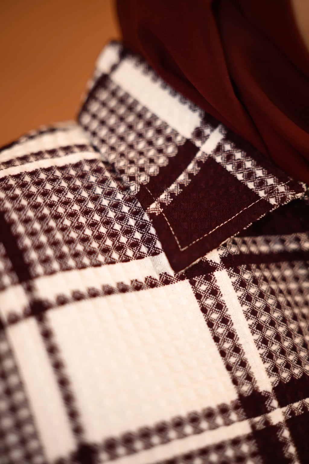 المارون والأبيض الكشميري الفيران التقليدي