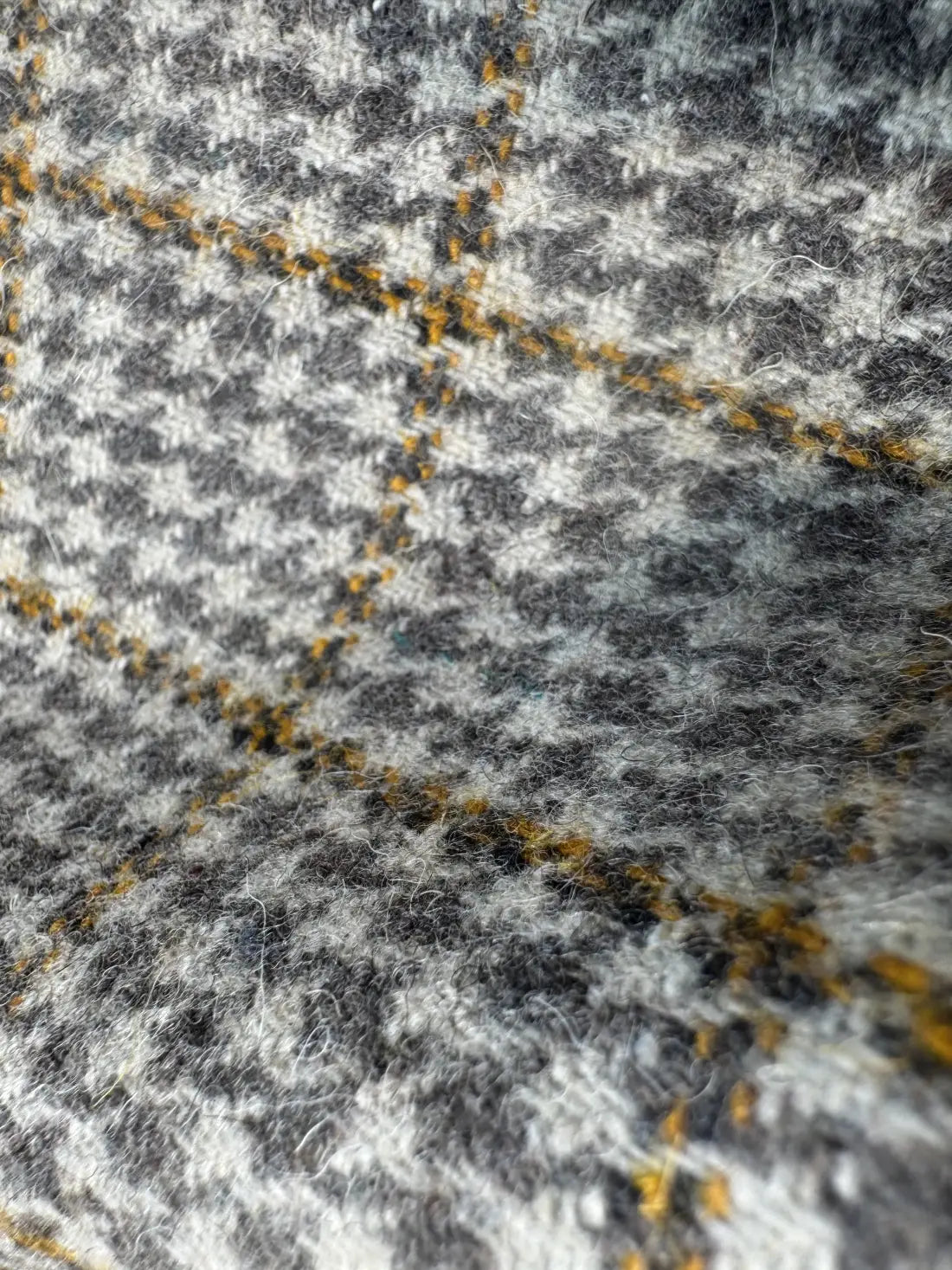 Golden Hound Weave Checkered Cashmere Merino Tweed