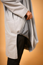 فيران رمادي مائل للبياض ومنقط