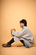 فيران رمادي مائل للبياض ومنقط