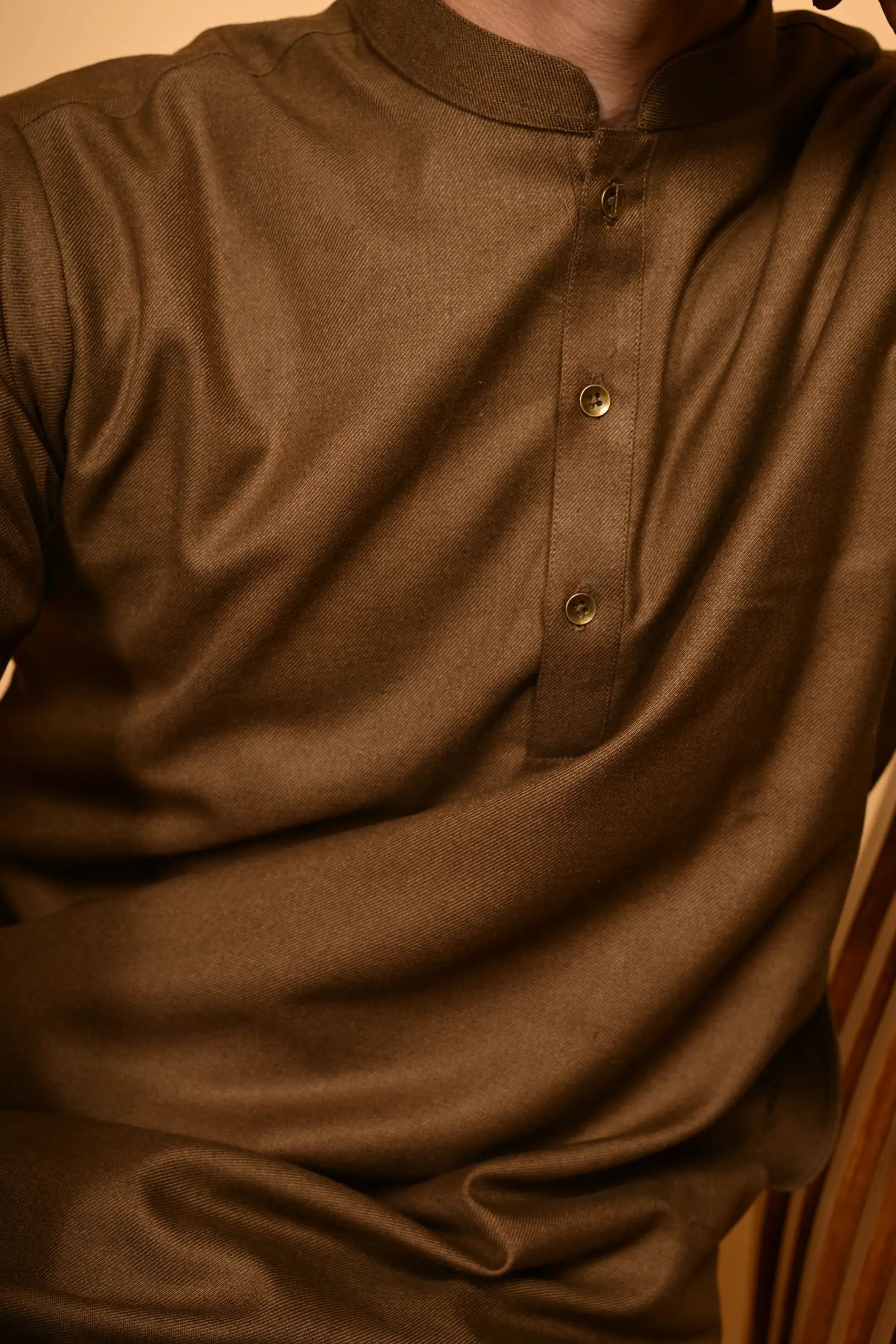 قميص وسروال خشبي من البشتون